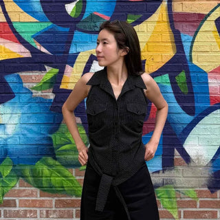 Button flap pocket back-open strap striped sleeveless shirt