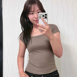 Nuen Wide Square Neck Slim T-shirt