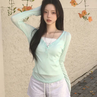 Delicate fit covering the back of the hand, Button ribbed V-neck see-through pendant slim delicate fit summer long-sleeve t-shirt