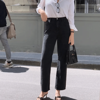 Moment Black Denim