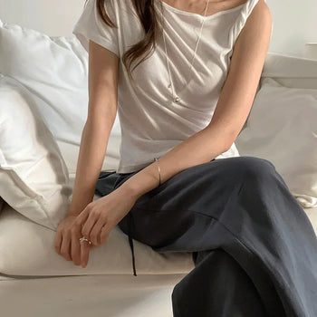 Kissing Twist Tee -