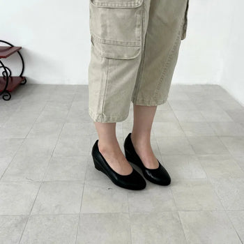 ROUND TOE WEDGE HEELS