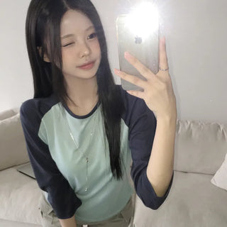 Effortless Chic, Contrast Raglan Round Neck Loose, Delicate Loose Fit 3/4 Sleeve T-shirt