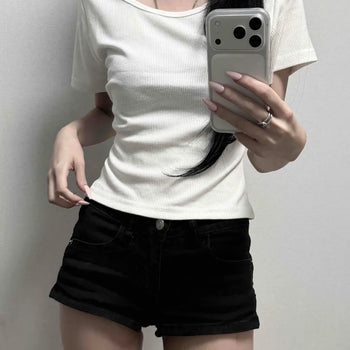 Non-see-through, stretchy knit slim-fit cropped round neck short-sleeve tee