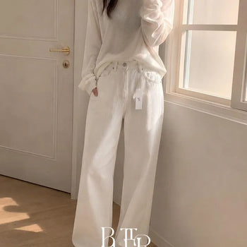 White cut denim pants, wide-fit straight pants with side cut lines
