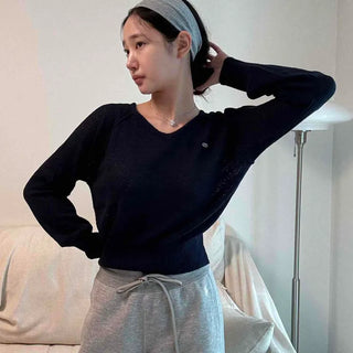 Boucle Soft V-Neck Slim Fit Pendant Knit
