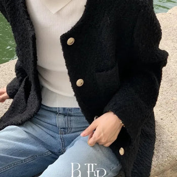 Ellie Half Tweed Jacket, Collarless Half Coat, Boucle Wool, Gold Buttons, Big Pockets, Loose Fit, Oversized Fit, Spring/Autumn Daily Look