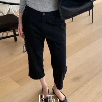 Kaia Capri Pants, cropped straight baggy slacks