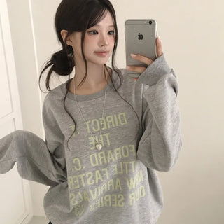Effortlessly chic, Lettering Round Neck Avant-garde Boxy Oversized Sweatshirt