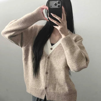 V-Neck Avant-Fit Layered One-Piece Thick Wool Button Cardigan