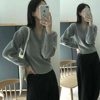 V-neck Loose Fit Crop Wool Knit