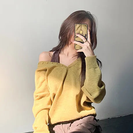 Reti Button V-neck Long Sleeve Knit