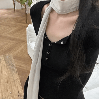 Cheek long scarf