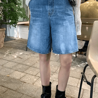 New Moon Stripe Light Blue Bermuda Denim