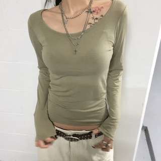 ✦ Slimming V-neck Long Sleeve Tee