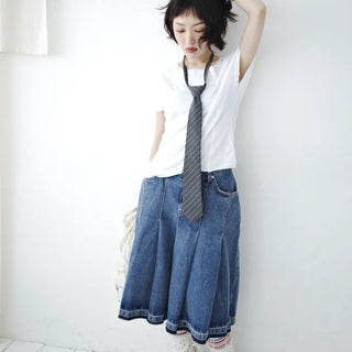 Gradient pleated denim skirt