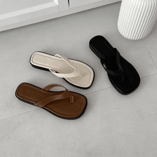 Liz Tee Fluffy Square Basic Flipflops