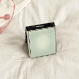 Soft Gradient Galaxy Z-Flip Fold 8 MagSafe Silver Bumper Case