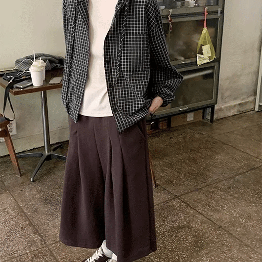 Ahin Pintuck Elastic Bermuda Pants