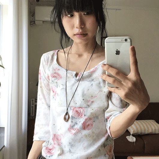 Heysha Flower Slit Punching 3/4 Sleeve T-shirt