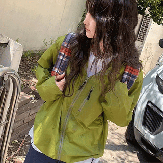 Auto Lightweight Hooded Windbreaker Jumper