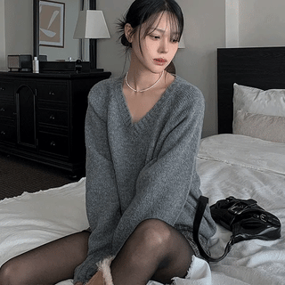 Shie V-neck Loose Fit Knit
