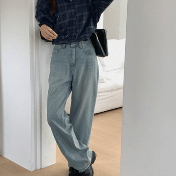Kitten straight denim