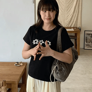 Coayu Flower Patch Crop Short Sleeve Tee