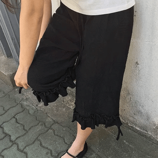 Harom Dot Capri Frill Elastic Pants