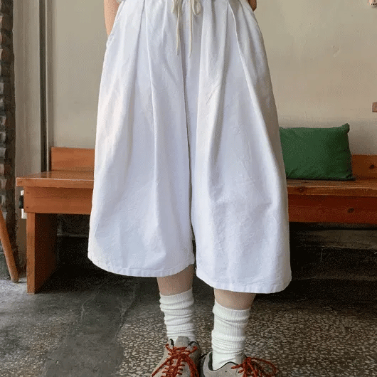 Larsen Pintuck Elastic Linen Bermuda Shorts