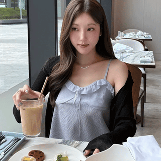 Flutter sleeveless blouse