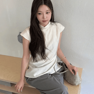 Uns high-neck tie blouse