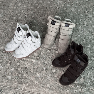 Washing middle sneakers