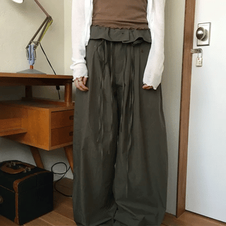 Flap Nylon Curved Pants (2 colors)