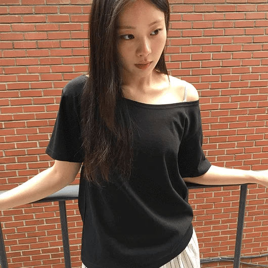 Yurimi One Off-Shoulder Loose Fit Tee