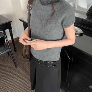 Poe Short Sleeve Turtleneck Knit