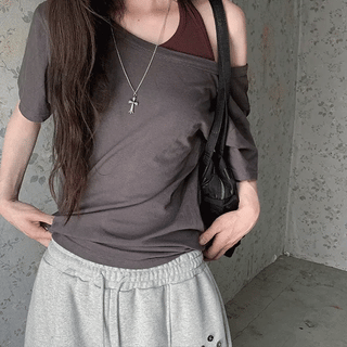Cosimo Oversized One-Shoulder Round Neck Short Sleeve T-shirt