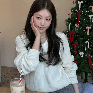 Hazzi V-neck Knit