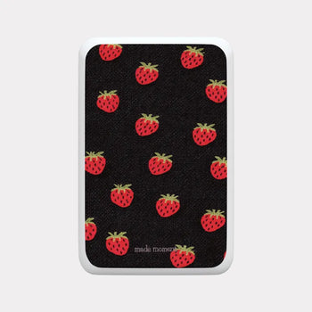Berry knit pattern MagSafe 500mAh power bank iPhone wireless charging