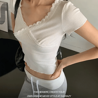 Levi V-neck Lace Half T-shirt