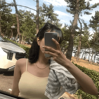 Charming Heart Neck Sleeveless Cap