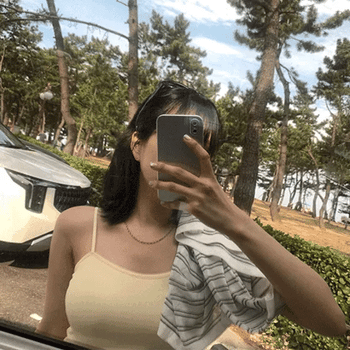 Charming Heart Neck Sleeveless Cap