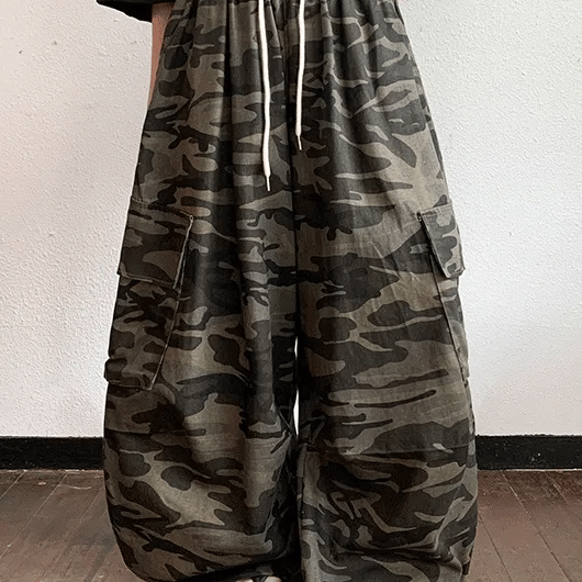 Humeco Elastic Waist Camo Cargo Wide Pants