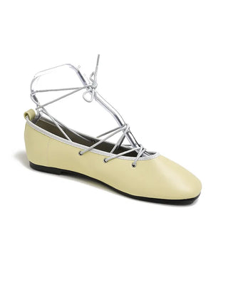 Lace-up flat shoes