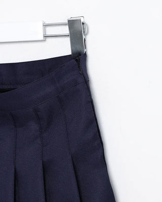 Simple pleated mini skirt
