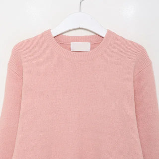 Simple and colorful knitwear