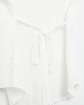 Collarless tie blouse