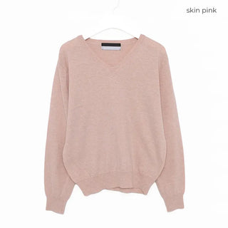 Light cashmere V-neck knitwear