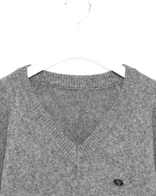 Oval Tag V-Neck Raglan Shoulder Knit Sweater