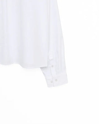 Simple semi-cropped fit shirt